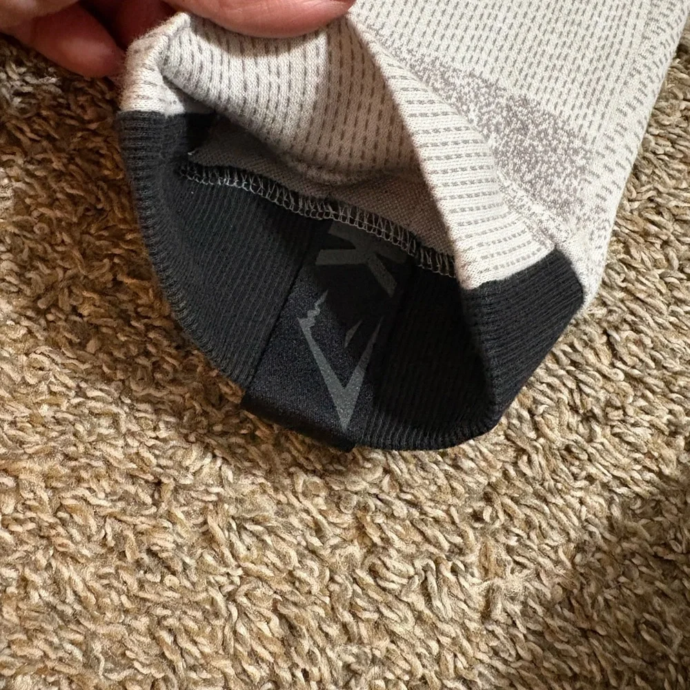 Gymshark Textured Gray and White Pants - Picture 8 of 8